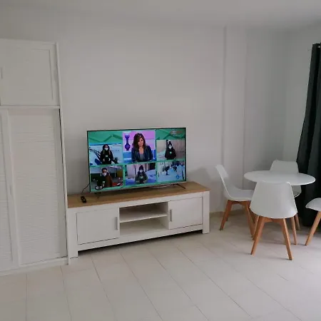 Avenida Deluxe Apartment *